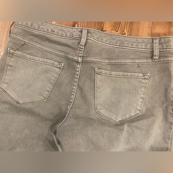 Green Jeans - Picture 3 of 4